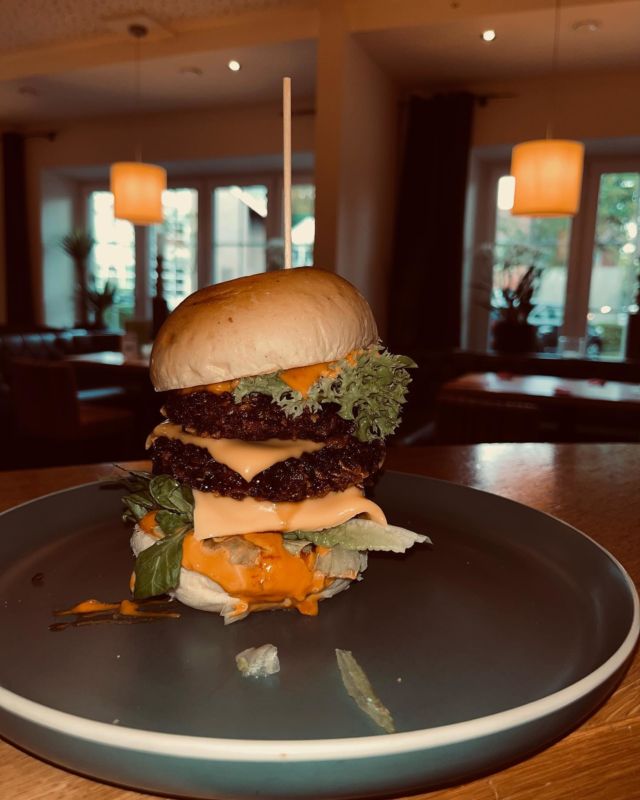 Große Empfehlung aus der Küche: Der neue Teriyaki Chicken Burger aus unserer neuen Karte😍#TeriyakiChicken #burger #burgerlove #cheese #chicken #food #hoteldreilinden